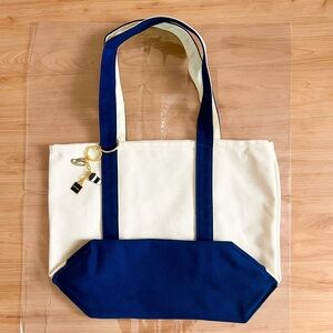 Simon Premium Outlets Limited Edition Canvas Shopping Bags With Charm